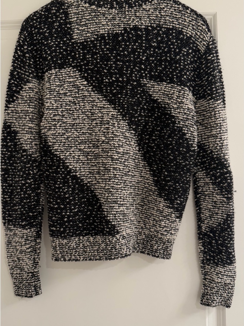 Theory Black & White Abstract Crewneck Sweater men’s. A001